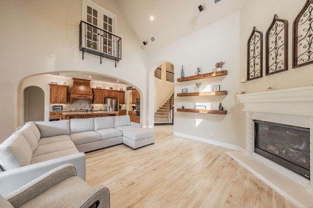 1008 Broadmoor Way, Roanoke, TX 76262