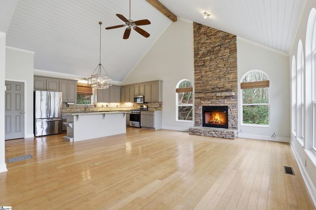 209 Falcon Crest Way, Pickens, SC 29671