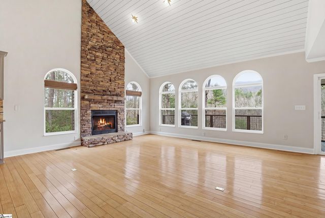 209 Falcon Crest Way, Pickens, SC 29671