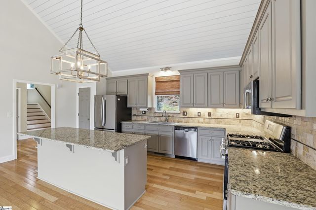 209 Falcon Crest Way, Pickens, SC 29671