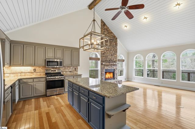 209 Falcon Crest Way, Pickens, SC 29671