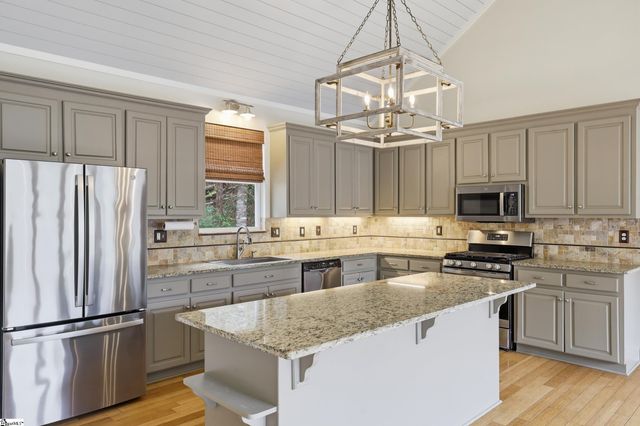 209 Falcon Crest Way, Pickens, SC 29671