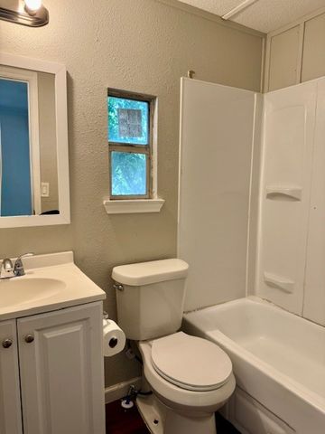 914 Pawnee Trail, Granbury, TX 76048