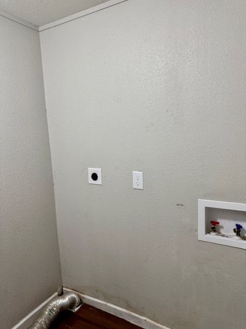 914 Pawnee Trail, Granbury, TX 76048