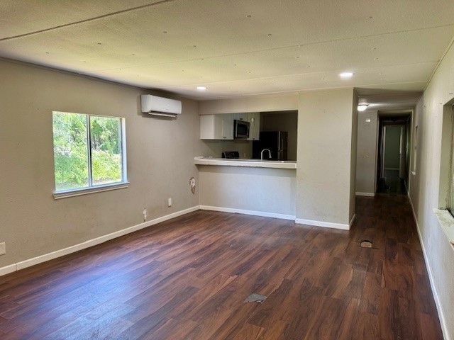 914 Pawnee Trail, Granbury, TX 76048