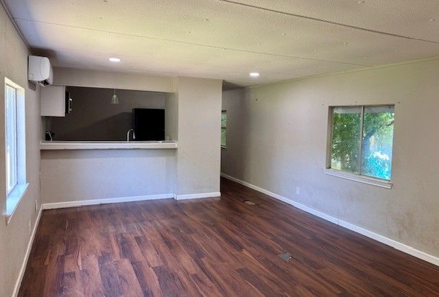 914 Pawnee Trail, Granbury, TX 76048