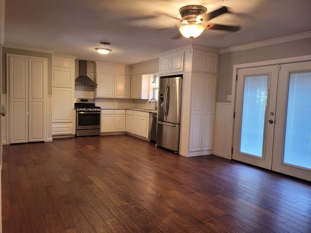 304 Fairmont Avenue, Corsicana, TX 75110