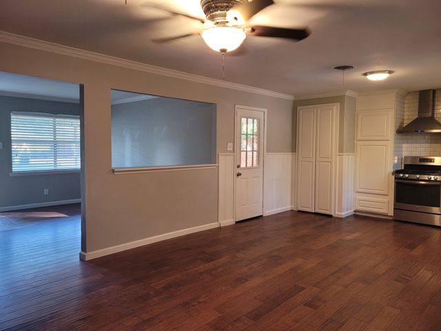 304 Fairmont Avenue, Corsicana, TX 75110