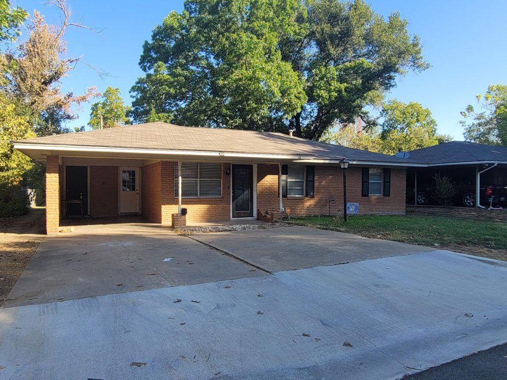 304 Fairmont Avenue, Corsicana, TX 75110