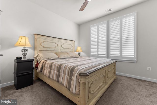 24 SKIPPING STONE LN, Dover, DE 19904