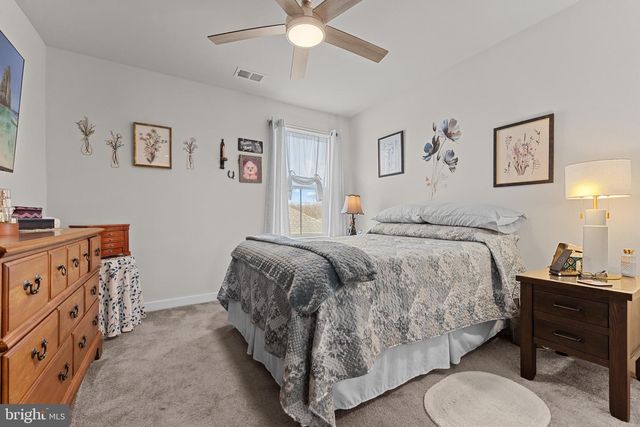 24 SKIPPING STONE LN, Dover, DE 19904