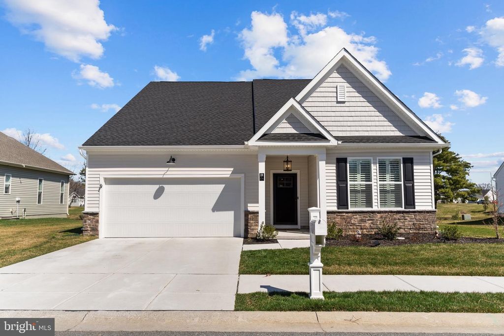 24 SKIPPING STONE LN, Dover, DE 19904
