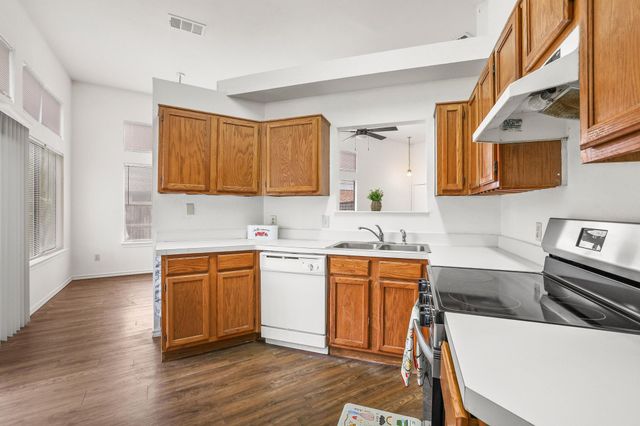 1147 Seneca Place, Lewisville, TX 75067