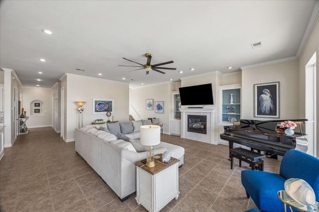 426 Sunset Circle, Tiki Island, TX 77554