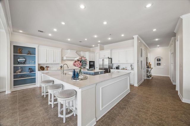 426 Sunset Circle, Tiki Island, TX 77554