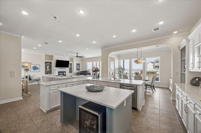 426 Sunset Circle, Tiki Island, TX 77554