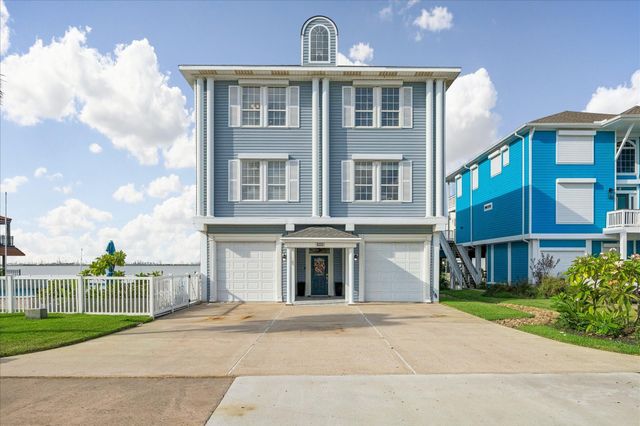 426 Sunset Circle, Tiki Island, TX 77554