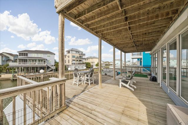 426 Sunset Circle, Tiki Island, TX 77554