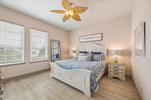 426 Sunset Circle, Tiki Island, TX 77554