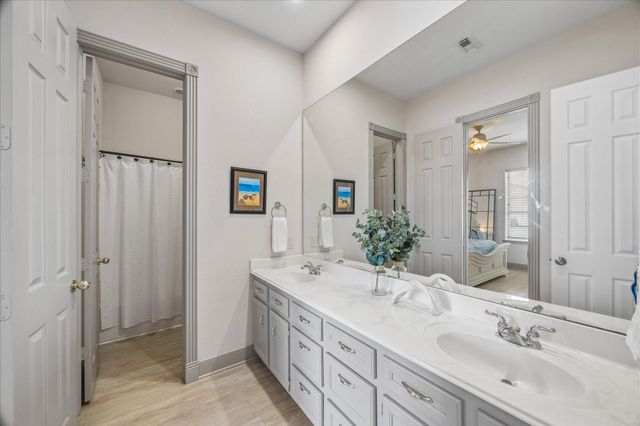 426 Sunset Circle, Tiki Island, TX 77554
