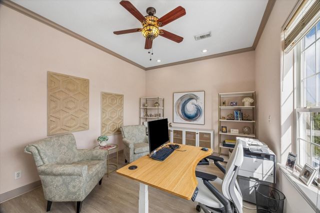 426 Sunset Circle, Tiki Island, TX 77554