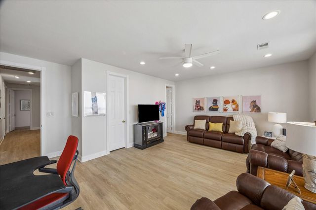 426 Sunset Circle, Tiki Island, TX 77554