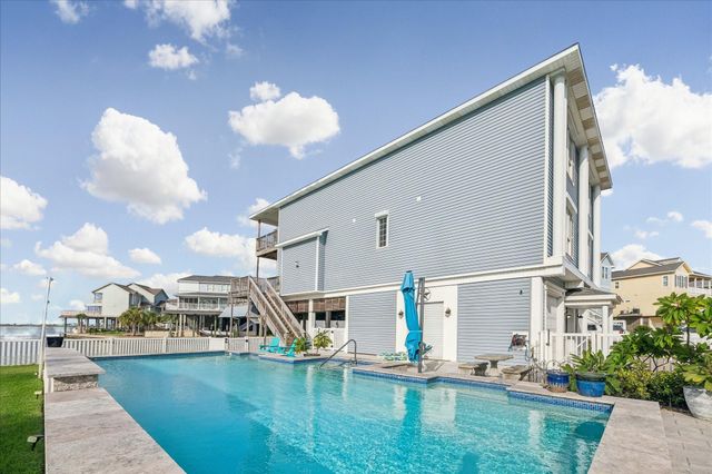 426 Sunset Circle, Tiki Island, TX 77554