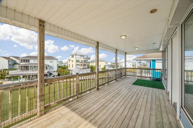 426 Sunset Circle, Tiki Island, TX 77554