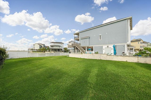 426 Sunset Circle, Tiki Island, TX 77554