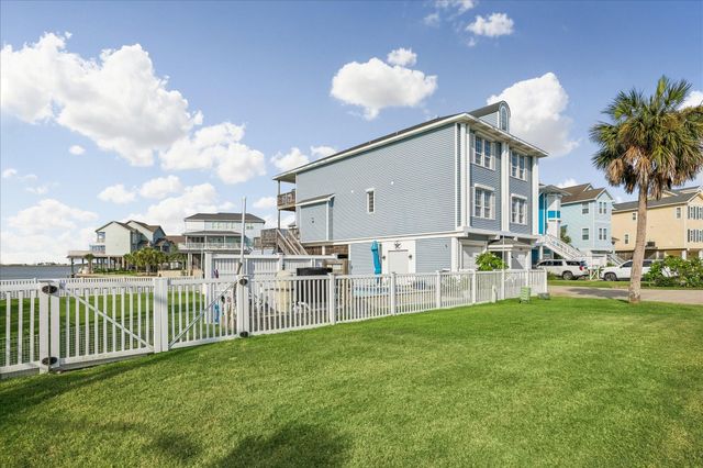 426 Sunset Circle, Tiki Island, TX 77554