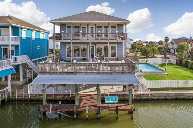 426 Sunset Circle, Tiki Island, TX 77554