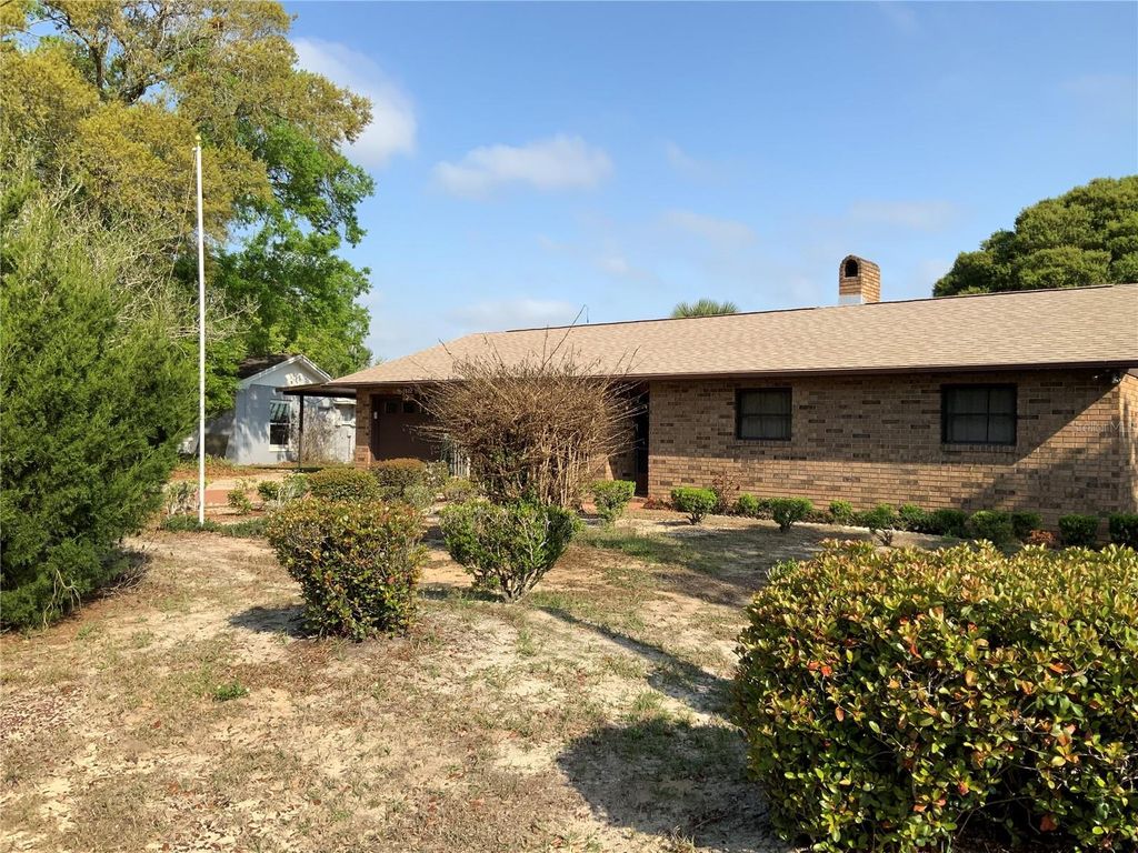 Image 3 of property listing at 1922 CORNELIA DRIVE, Eustis, FL 32726