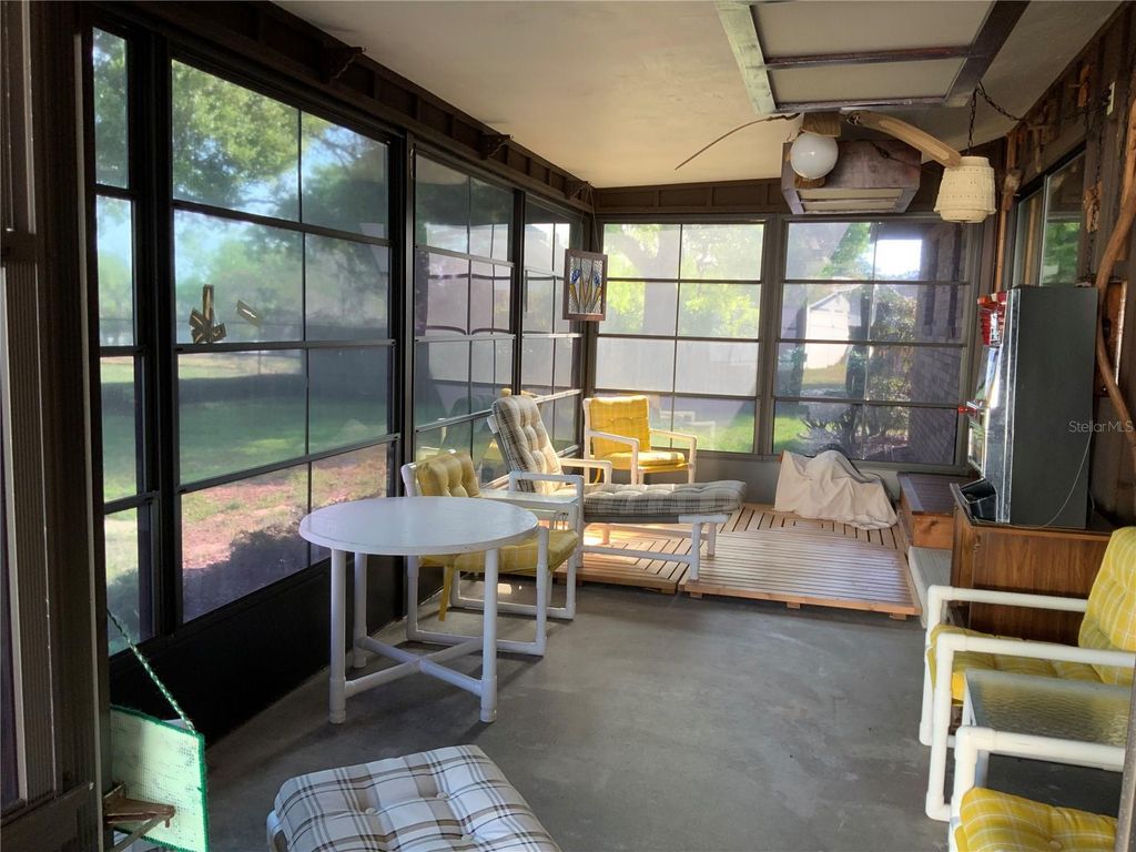 Image 4 of property listing at 1922 CORNELIA DRIVE, Eustis, FL 32726