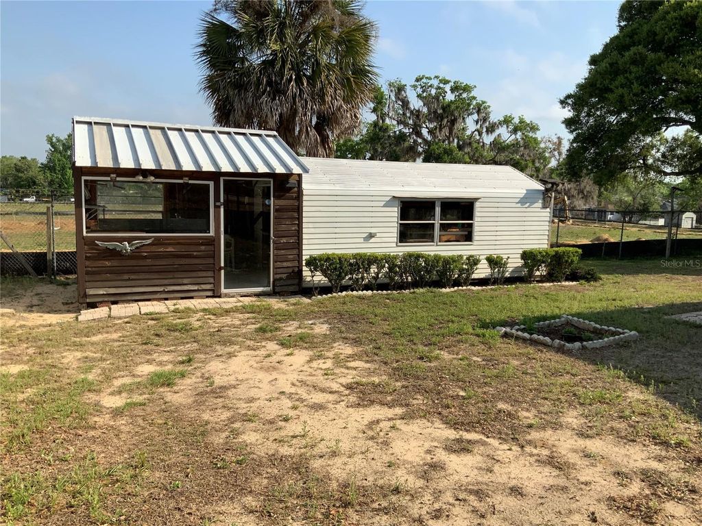 Image 5 of property listing at 1922 CORNELIA DRIVE, Eustis, FL 32726