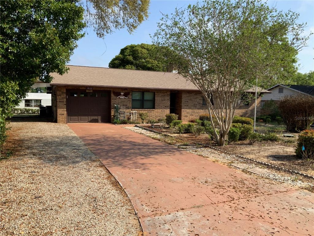 Image 9 of property listing at 1922 CORNELIA DRIVE, Eustis, FL 32726