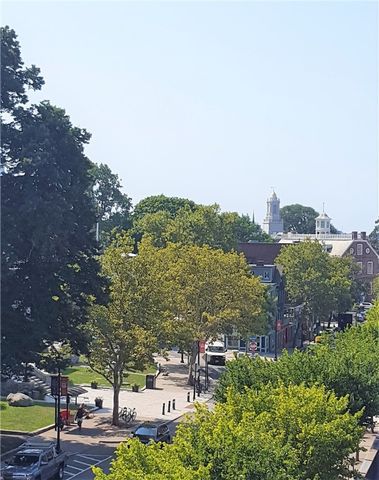 102 Broadway 1C, Newport, RI 02840