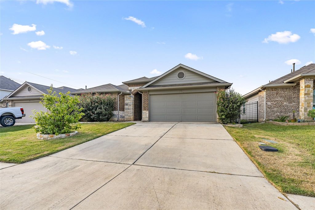 201 Red Matador LN, Leander, TX 78641