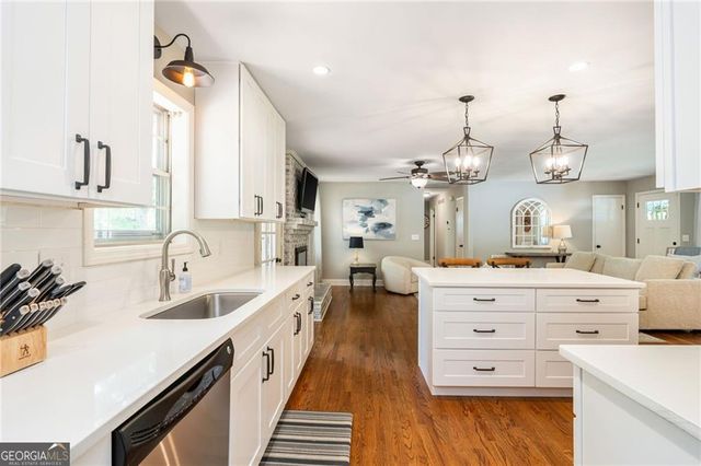 4156 Honeysuckle Drive SE, Smyrna, GA 30082