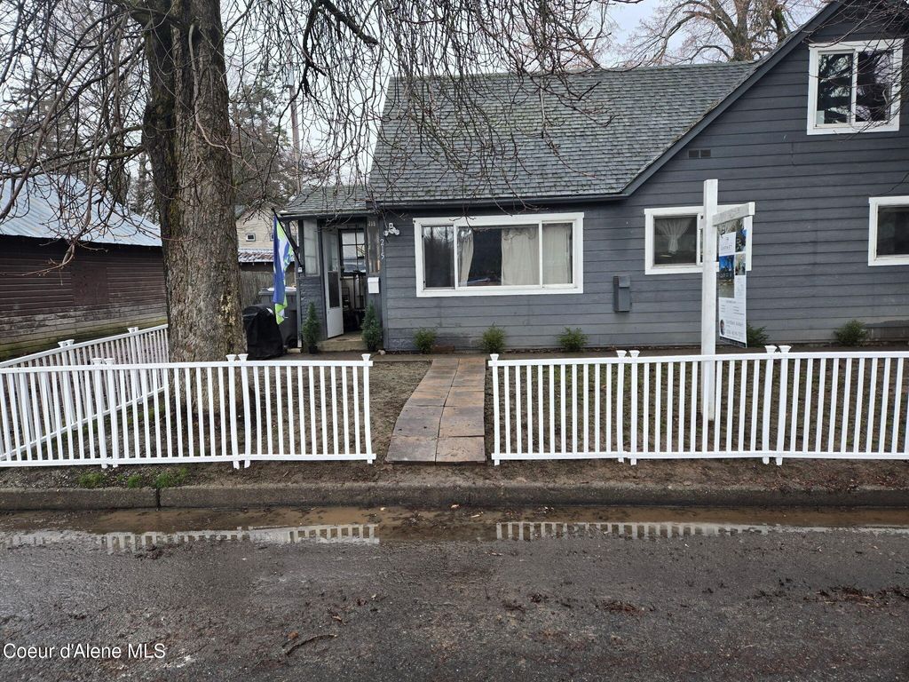 215 N Forest AVE, Sandpoint, ID 83864