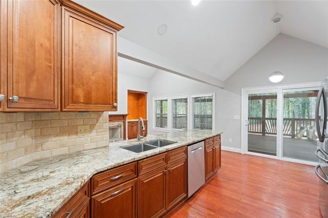 3895 MARHAM PARK Circle, Loganville, GA 30052