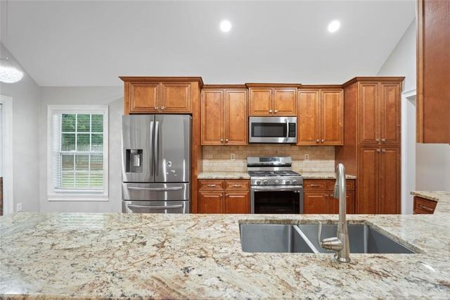 3895 MARHAM PARK Circle, Loganville, GA 30052