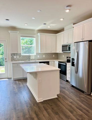 5111 Dayflower Dr, Hermitage, TN 37076