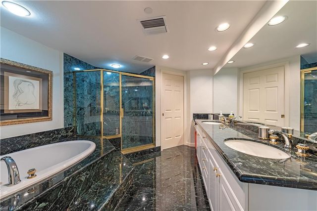 7117 Pelican Bay BLVD # 1806, Naples, FL 34108