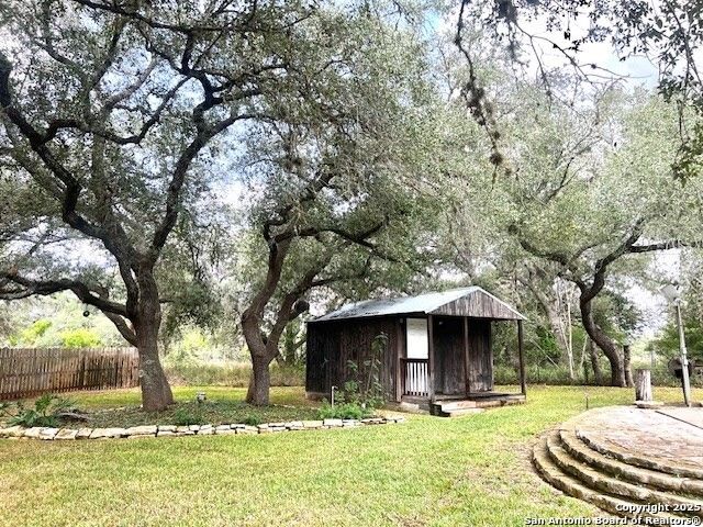 40 Encino Loma, Beeville, TX 78102