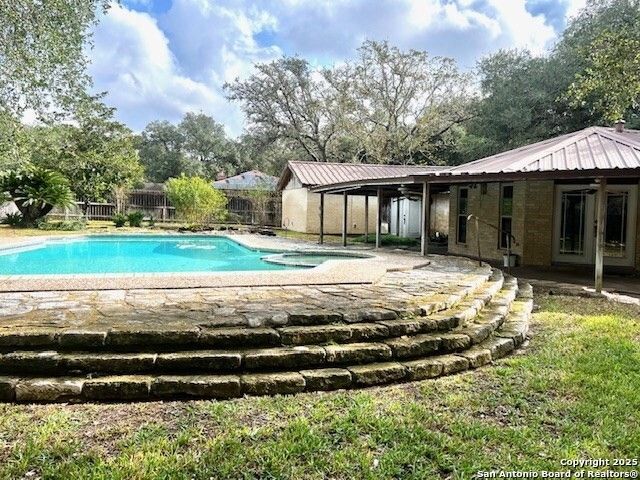 40 Encino Loma, Beeville, TX 78102