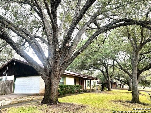 40 Encino Loma, Beeville, TX 78102