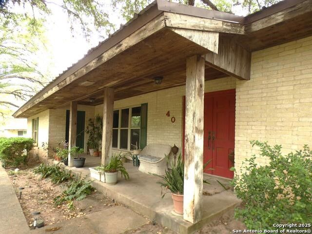 40 Encino Loma, Beeville, TX 78102