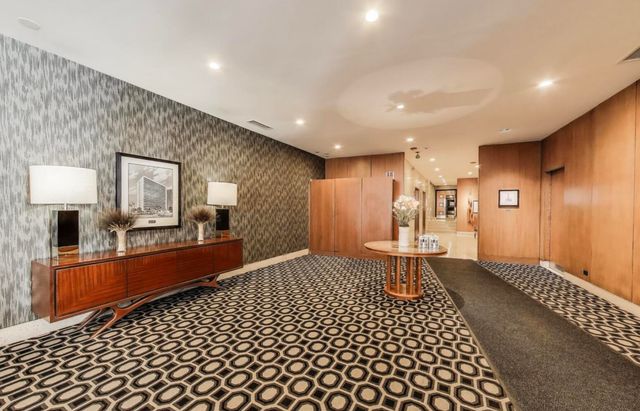 850 N Dewitt Place 10G, Chicago, IL 60611
