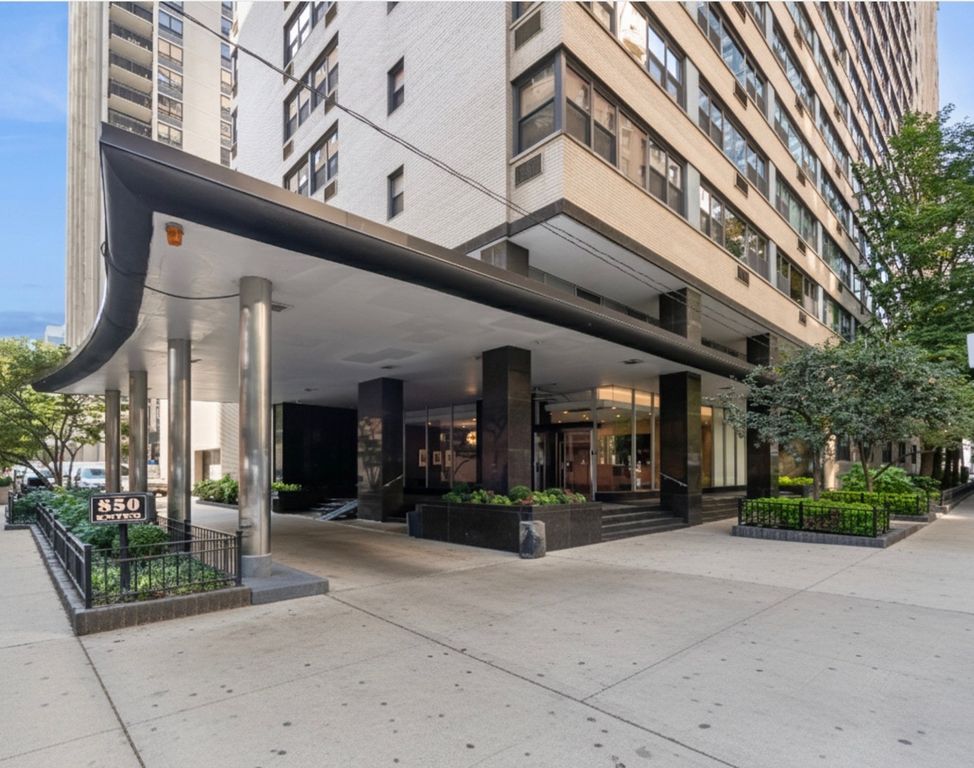 850 N Dewitt Place 10G, Chicago, IL 60611