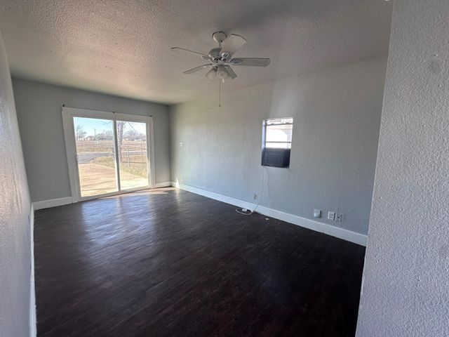 211 Sunnyside Drive, Waxahachie, TX 75165